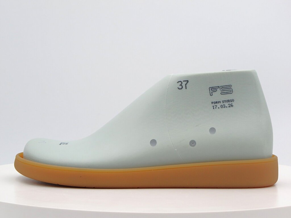 La suola con la forma dentro - The outsole with the shape of the foot inside